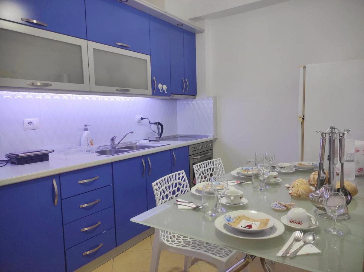 Coastal Retreat - Beach Apartment Vlore Exterior photo