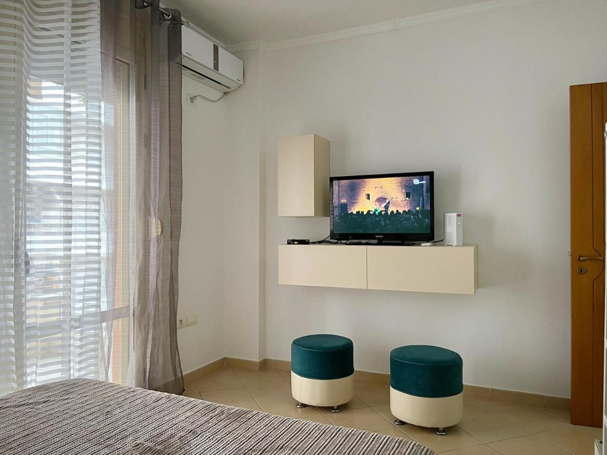 Coastal Retreat - Beach Apartment Vlore Exterior photo
